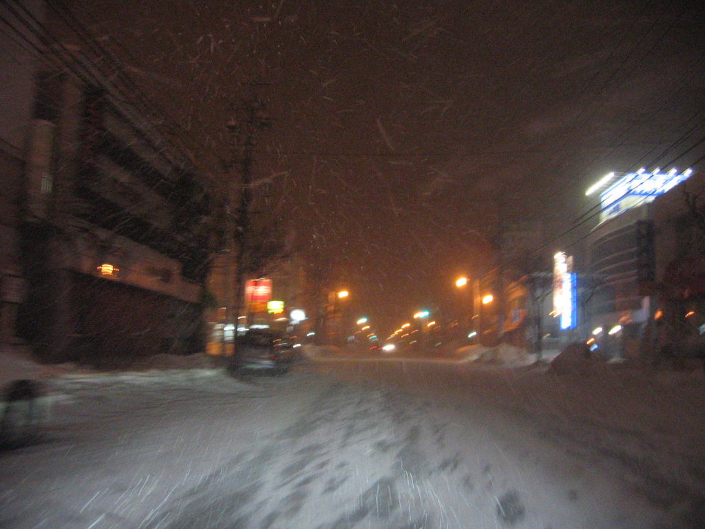 吹雪の平岸街道
吹雪いています。
キーワード: 札幌エリア