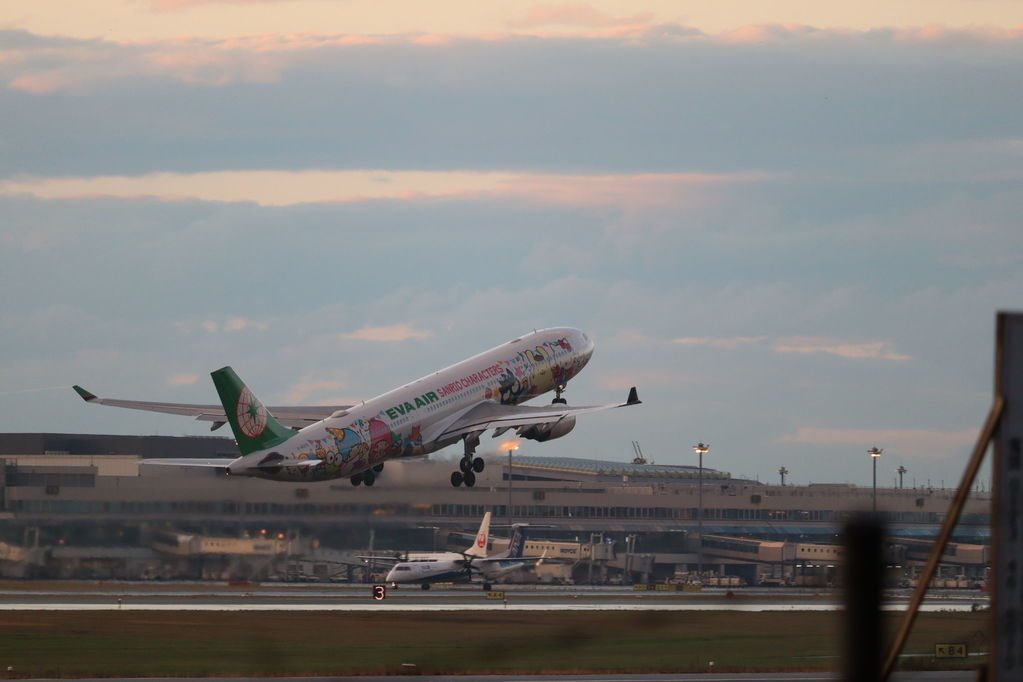 EVA AIR SANRIO CHARACTERS
キーワード: EVA